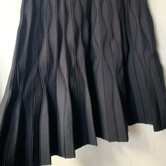 ❤️2 for 60$💜 SANDRO - Pleated Black Skirt - Size 2 - Picture 4 of 4